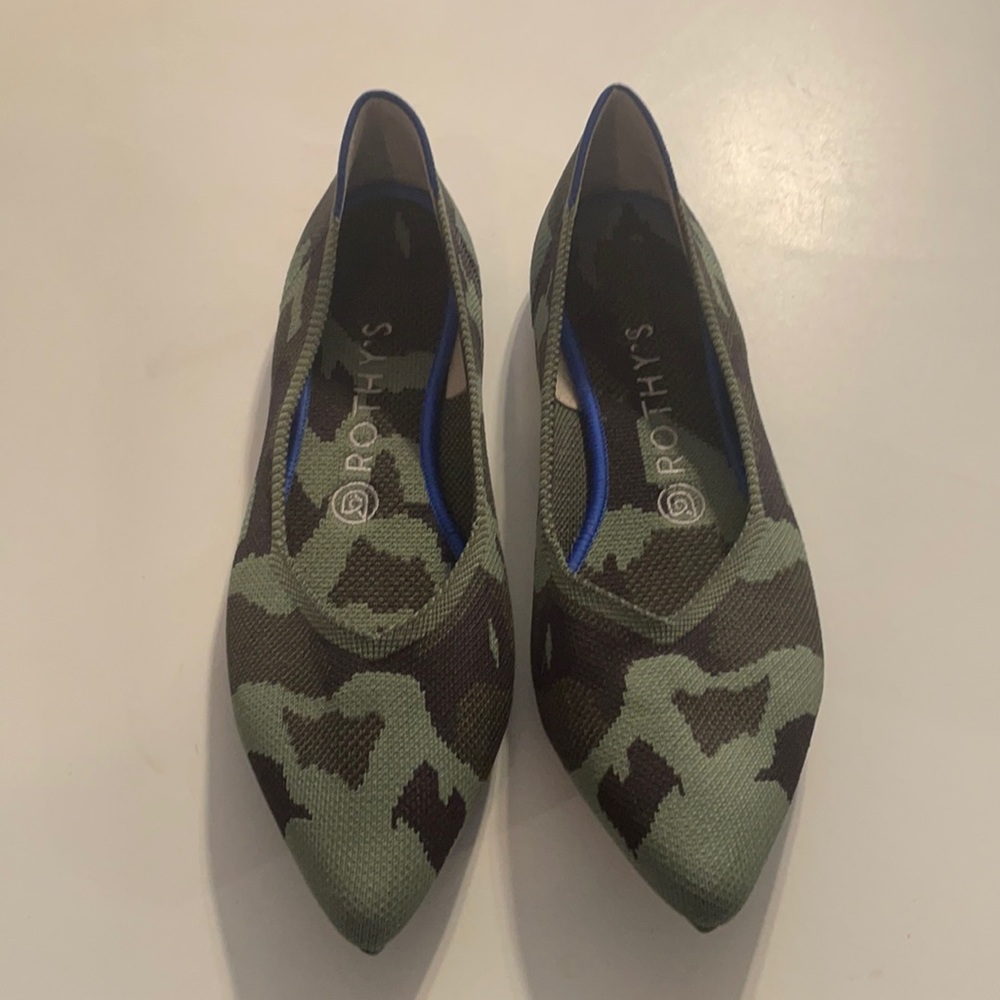 Rothy’s 8.5 dark green camp pointed flat